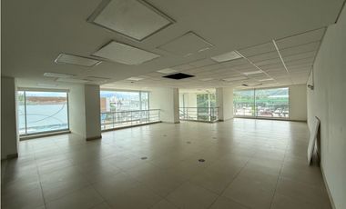 Arriendo Local duplex de esquina en El Prado - SMR