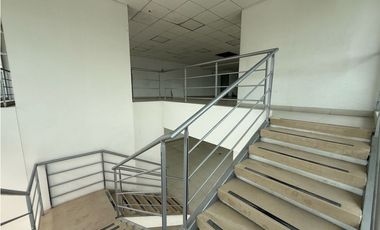 Arriendo Local duplex de esquina en El Prado - SMR