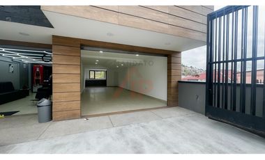 LOCAL EN RENTA SECTOR COMERCIAL RICARDO DURAN VIA BAÑOS CUENCA