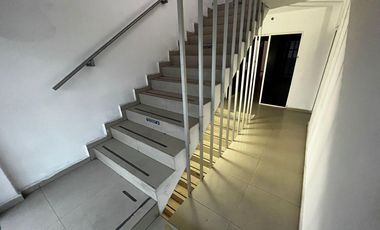 Edificio Comercial cerca de Cintermex