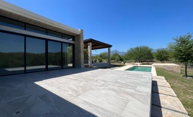 VENTA DE QUINTA CAMPESTRE EN MONTEMORELOS