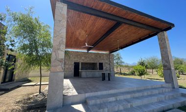 VENTA DE QUINTA CAMPESTRE EN MONTEMORELOS
