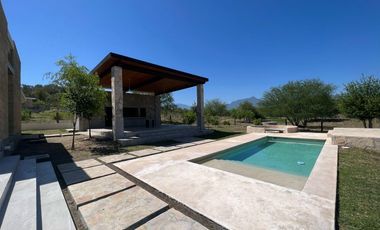VENTA DE QUINTA CAMPESTRE EN MONTEMORELOS