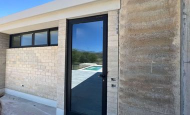 VENTA DE QUINTA CAMPESTRE EN MONTEMORELOS