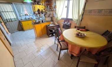 ALQUILER CASA 4 AMBIENTES CASTELAR COCHERA PILETA