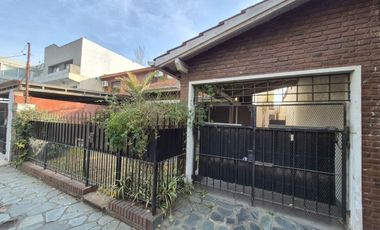 ALQUILER CASA 4 AMBIENTES CASTELAR COCHERA PILETA