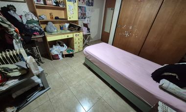 ALQUILER CASA 4 AMBIENTES CASTELAR COCHERA PILETA