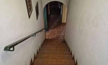 ALQUILER CASA 4 AMBIENTES CASTELAR COCHERA PILETA