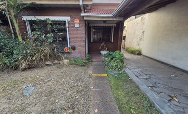 ALQUILER CASA 4 AMBIENTES CASTELAR COCHERA PILETA