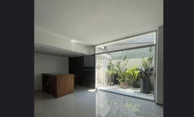 Casa de lujo en renta con jardín y acabados premium