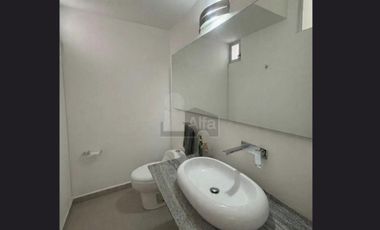 Casa de lujo en renta con jardín y acabados premium