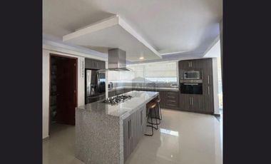 Casa de lujo en renta con jardín y acabados premium