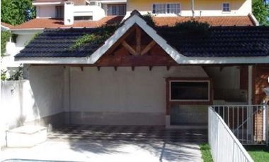 Casa en alquiler de 5 dormitorios c/ cochera en Martínez