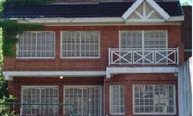 Casa en alquiler de 5 dormitorios c/ cochera en Martínez