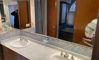 Casa en alquiler de 5 dormitorios c/ cochera en Martínez