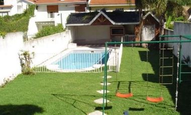 Casa en alquiler de 5 dormitorios c/ cochera en Martínez