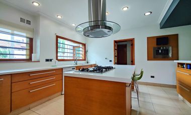 CASA 7 AMBIENTES VENTA RANELAGH JARDIN POR INOMATA