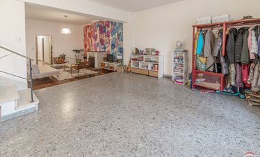 Casa en venta de 5amb con Pileta Vicente Lopez