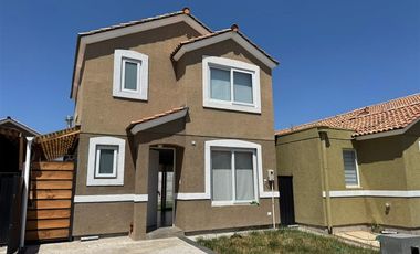 Casa en Arriendo en maipu 748