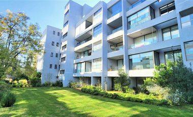 Departamento en arriendo c/ estacionamiento en Parque Bicentenario