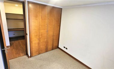 Departamento en arriendo c/ estacionamiento en Parque Bicentenario