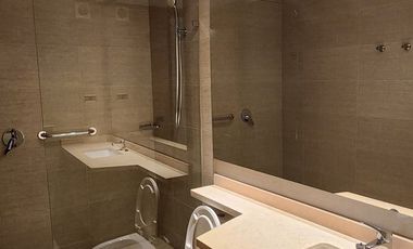 Departamento en arriendo c/ estacionamiento en Parque Bicentenario