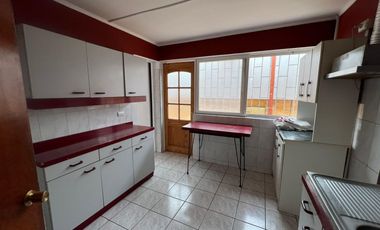 Casa en arriendo c/ estacionamiento en San Francisco de Limache