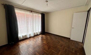 Casa en arriendo c/ estacionamiento en San Francisco de Limache