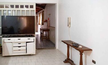 VENTA CASA 5 AMB, CON PATIO, GALPON EN MONTEGRANDE