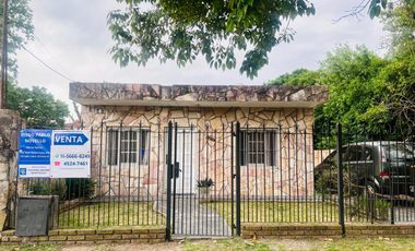 VENTA CASA 5 AMB, CON PATIO, GALPON EN MONTEGRANDE