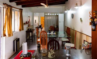 VENTA CASA 5 AMB, CON PATIO, GALPON EN MONTEGRANDE