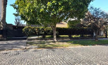 EXCELENTE CHALET CON GRAN TERRENO!!!