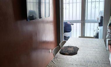 Piso en esquina muy luminoso.