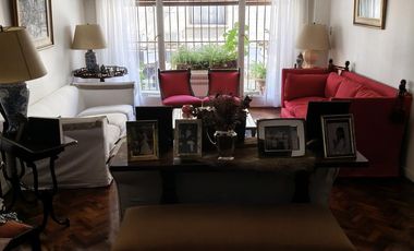 Piso en esquina muy luminoso.