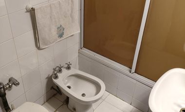 Piso en esquina muy luminoso.