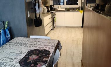 Piso en esquina muy luminoso.