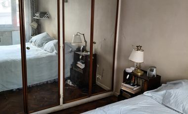 Piso en esquina muy luminoso.