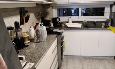 Piso en esquina muy luminoso.