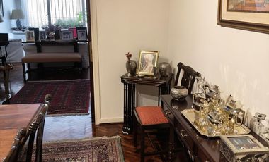 Piso en esquina muy luminoso.