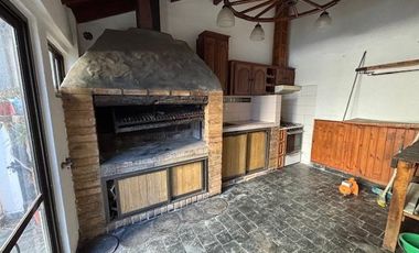 Casa con 3 dorm, garaje y patio