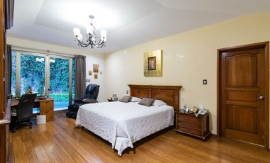 EN VENTA Casa en Río Escondido con seguridad, a pasos de Lomas Hipódromo