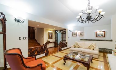 EN VENTA Casa en Río Escondido con seguridad, a pasos de Lomas Hipódromo