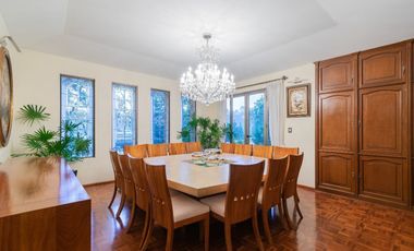 EN VENTA Casa en Río Escondido con seguridad, a pasos de Lomas Hipódromo