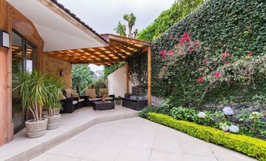 EN VENTA Casa en Río Escondido con seguridad, a pasos de Lomas Hipódromo