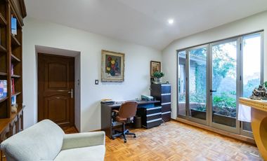 EN VENTA Casa en Río Escondido con seguridad, a pasos de Lomas Hipódromo