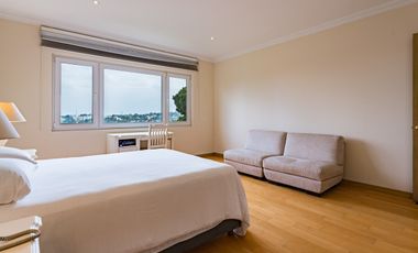 Casa en Bosques de las Lomas . Terreno plano primera parte