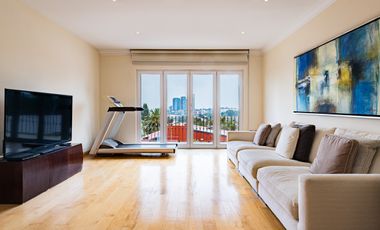 Casa en Bosques de las Lomas . Terreno plano primera parte