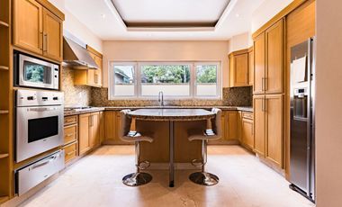 Casa en Bosques de las Lomas . Terreno plano primera parte