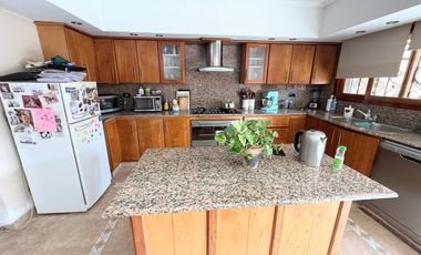 Casa 5 ambientes en Lanús Oeste