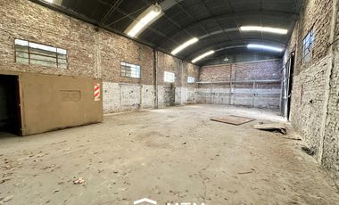 Galpon y casa en venta, en Granadero Baigorria.